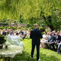 Freie Trauung im Garten, Redner vor den Gästen