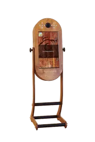 Fotospiegel als Fotobox mit goldenem Rahmen