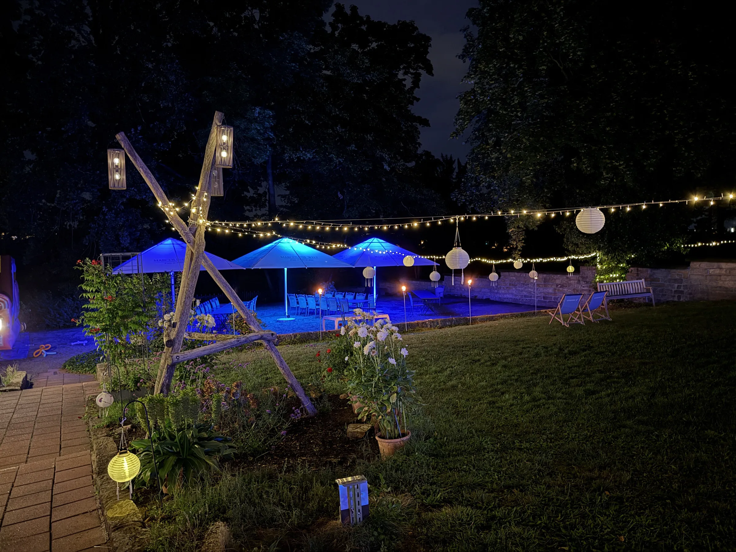 Marcolinis Welt mit Ambientelicht im Dunkeln
